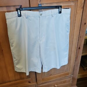 Savane Men's Ivory/Light Gray Classic Flat-Front Shorts